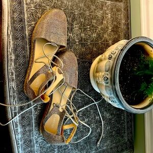 Size 8.5, Stewart Weitzman, silver, shoes.